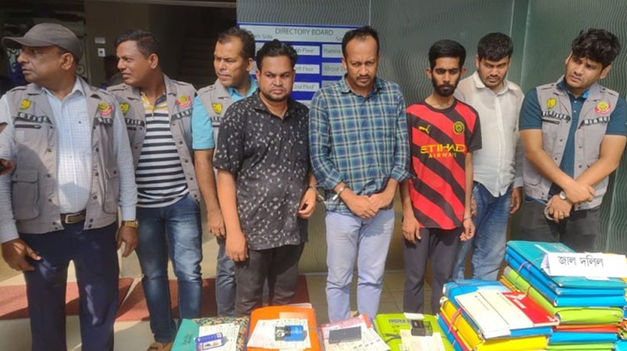 4 arrested for borrowing Tk 30cr  from banks with false NIDs
