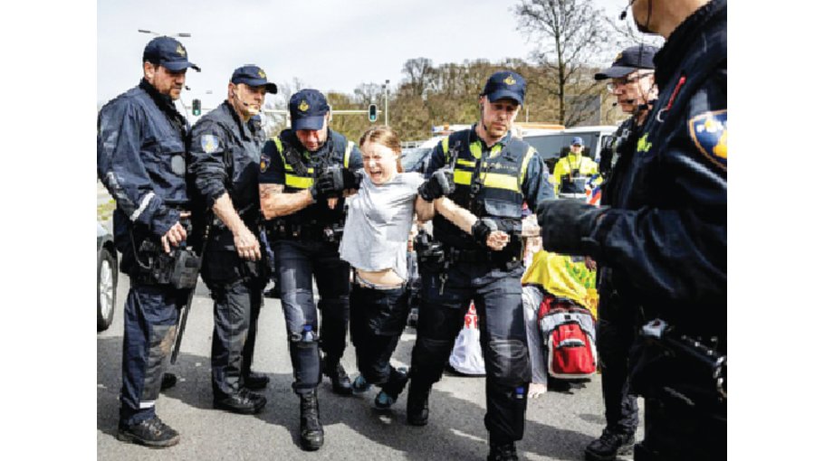Green woman detained at Dutch protest