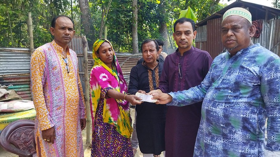 Fire-affected families get help from UZ chairman candidate 