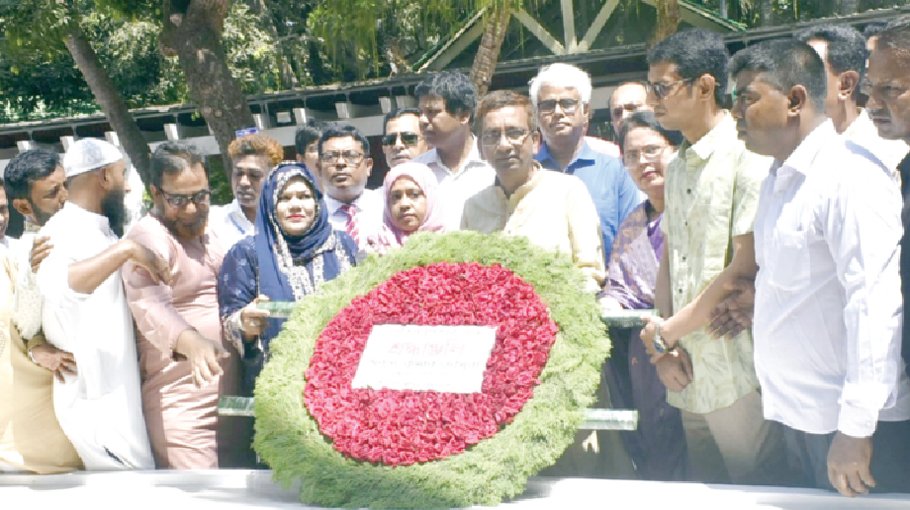 Karmasangsthan Bank MD pays  tributes to Bangabandhu