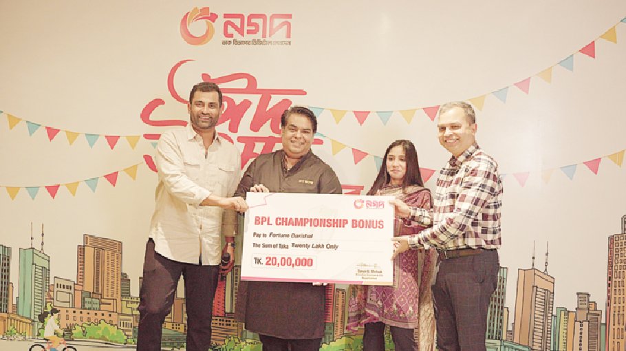 Nagad hands over Tk 20 lakh to BPL champions Barishal