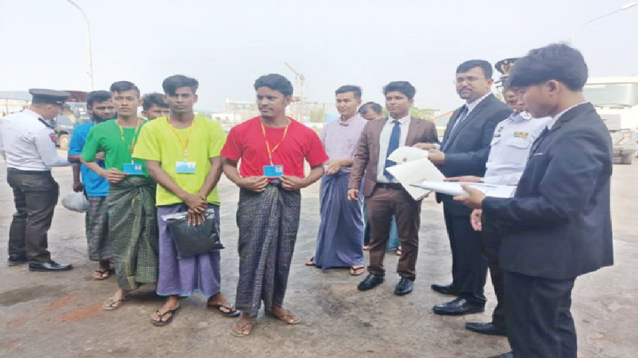 173 Bangladeshis To Reach Home From Myanmar Today - Bangladesh Post