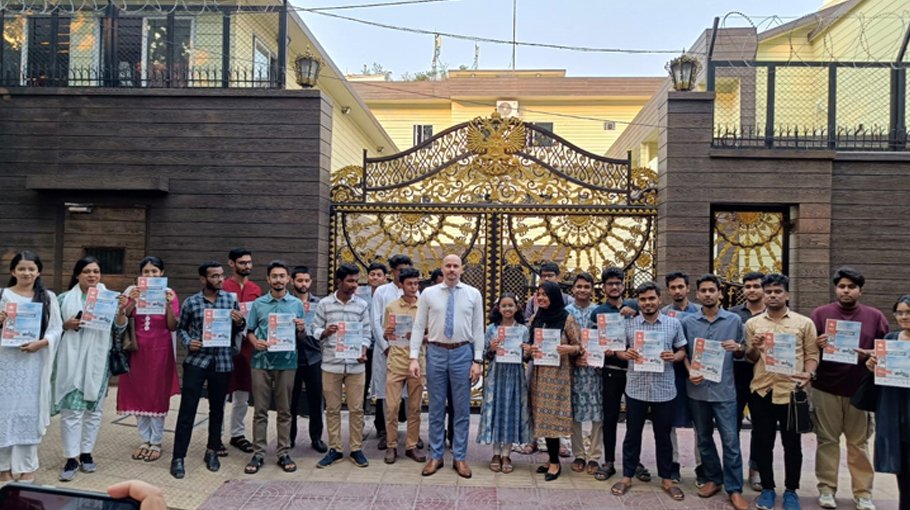 The ‘Victory Dictation’ held at Russian  House in Dhaka