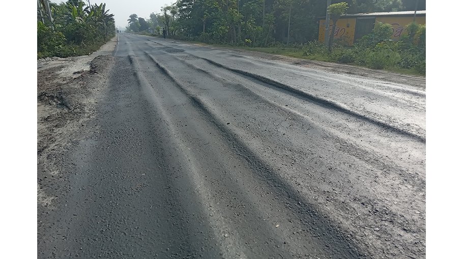 Jhenaidah commuters in plight for dilapidated road 