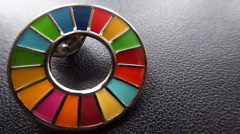 Social media, contemporary journalism and sustainable development goals  