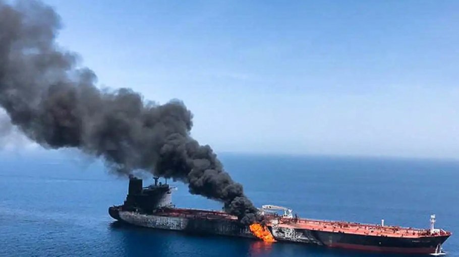 Oil tanker hit by   missile off Yemen