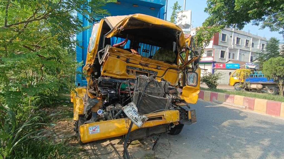 Driver, helper killed in Tangail road crash