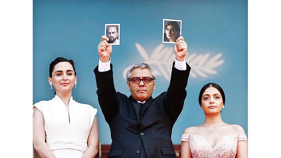 Escaped Iranian director receives ovation at Cannes