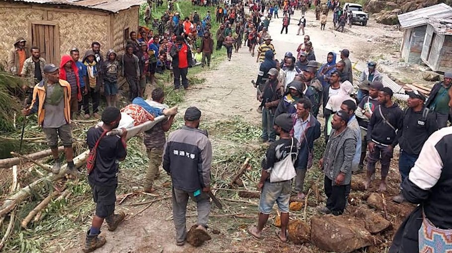 UN fears 670 people buried under Papua landslide