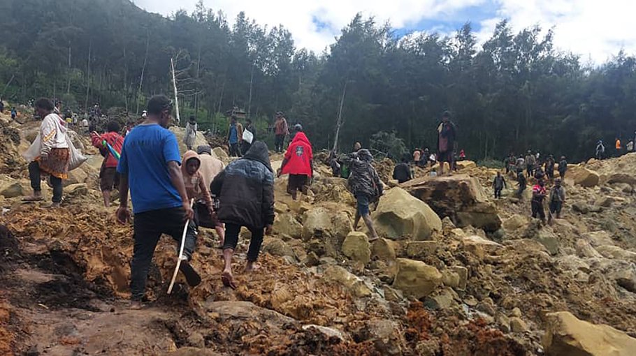 Over 2,000 die in Papua New Guinea  landslide