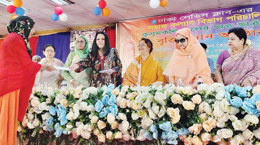 Samad-Fawzia Foundation awards scholarship to 50 students