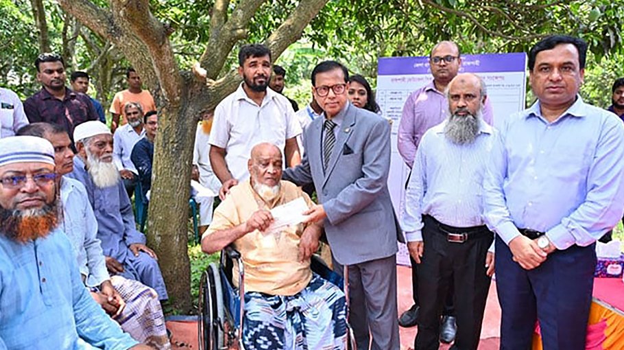 Govt compensates 30 more people for acquiring RMU land in Rajshahi