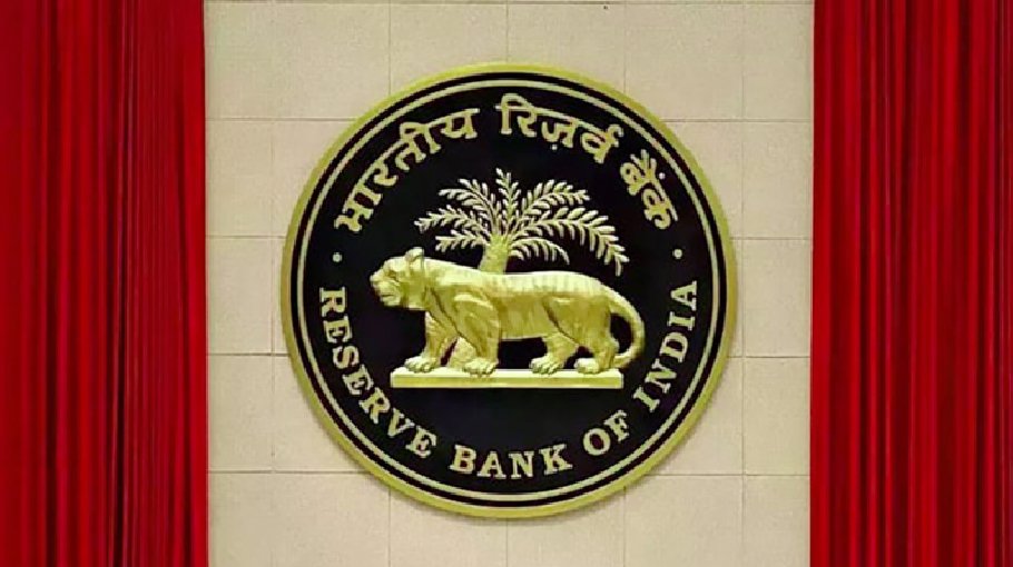 India’s central bank holds rates as inflation risks linger
