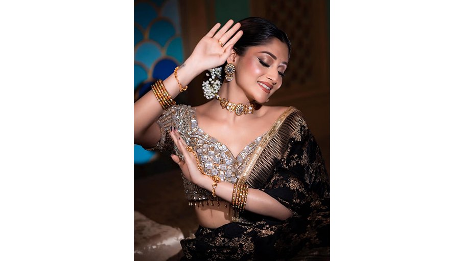 Shakib, Puja reunite on stage, refutes rumours