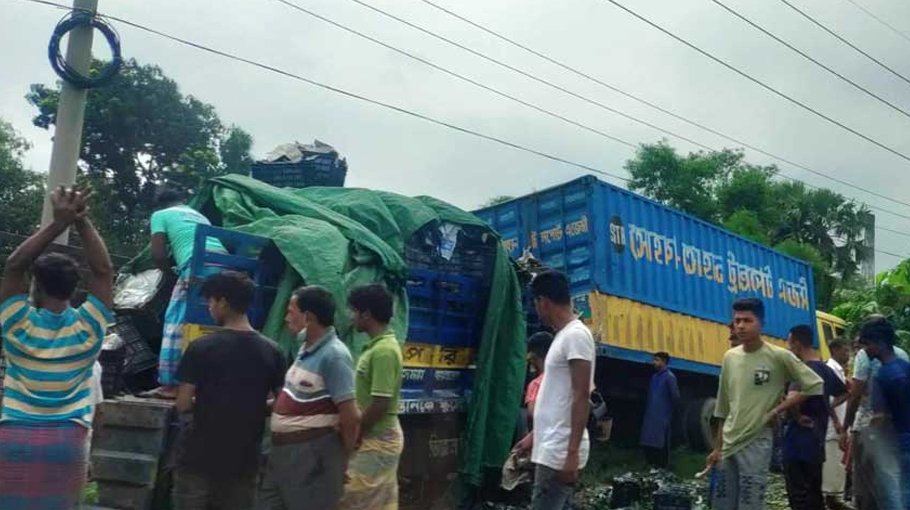 Road crash claims two lives in Cumilla