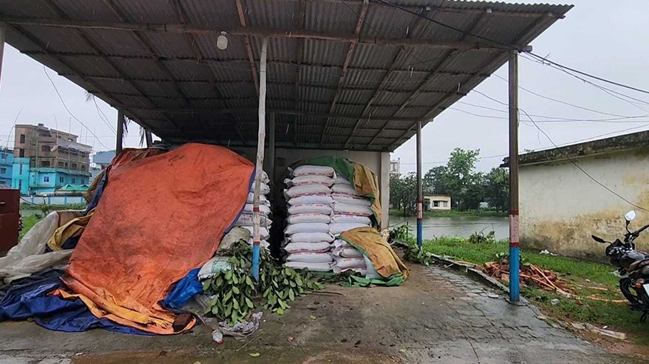 Police seize 200 sacks of smuggled Indian sugar in Netrakona
