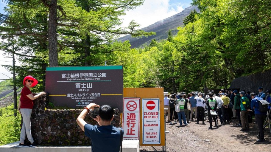 Three feared dead on Mt Fuji ahead of climbing season