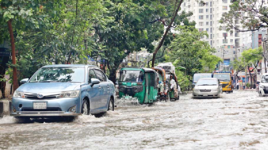 Commuters suffer as heavy rain inundates roads in Dhaka