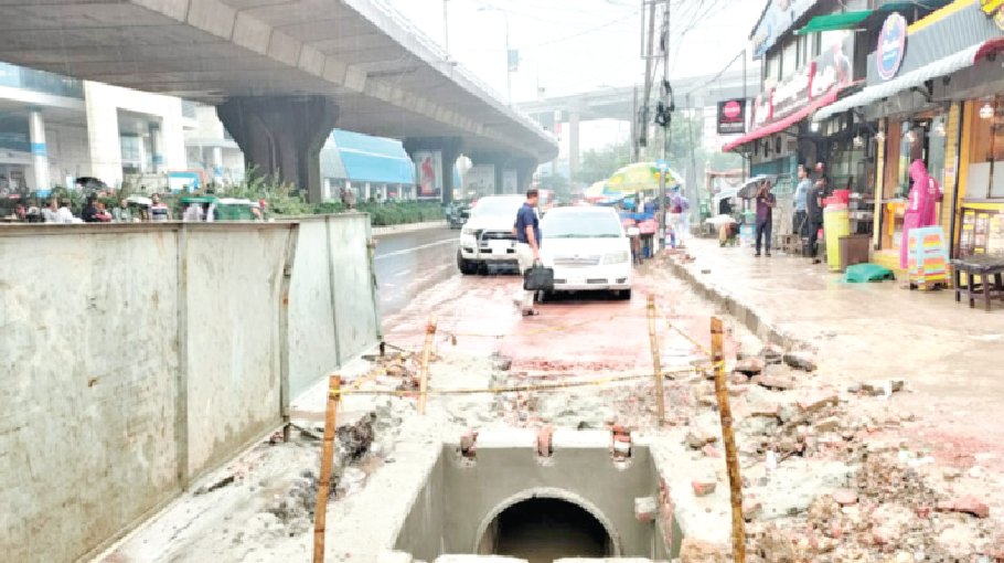 Road digging cuases suffering for city commuters
