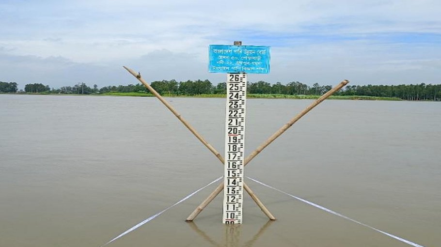 Water level in Jamuna rises 