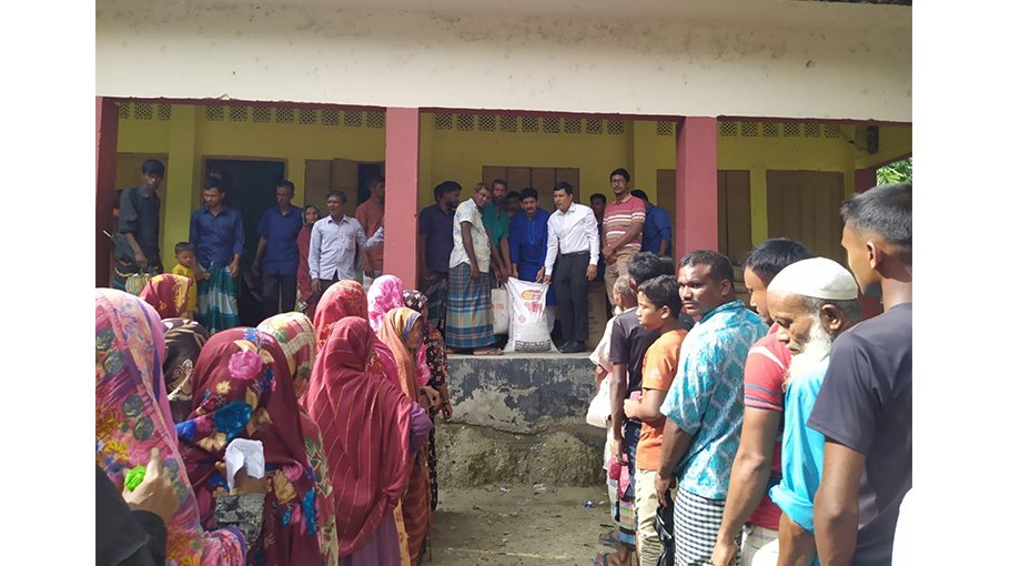 Rice distributed to flood affected families in Ulipur