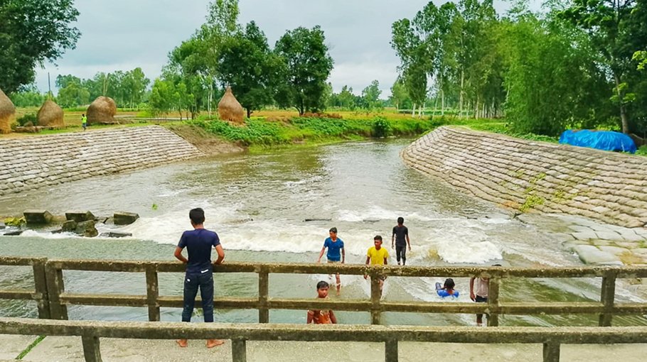 Pathraj Dam in Panchagarh turns into recreation centre