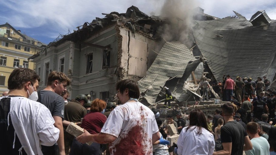 Russian missile attacks kill 28 people in Ukraine