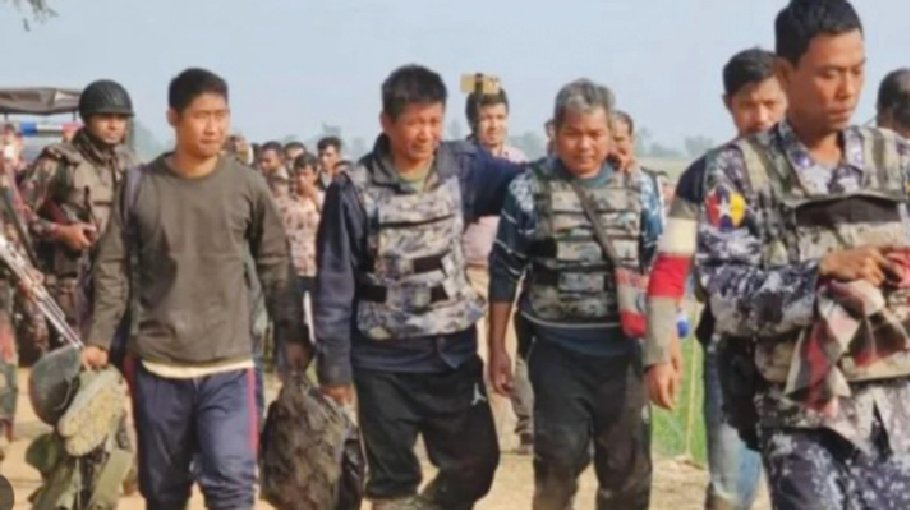 Over 100 BGP, army men take refuge in Teknaf