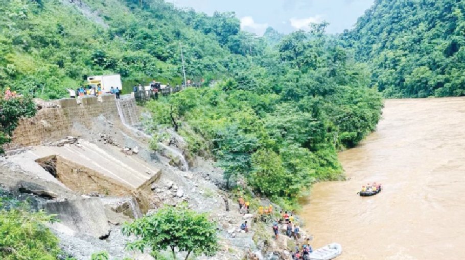 63 missing after Nepal landslide sweeps two buses into river