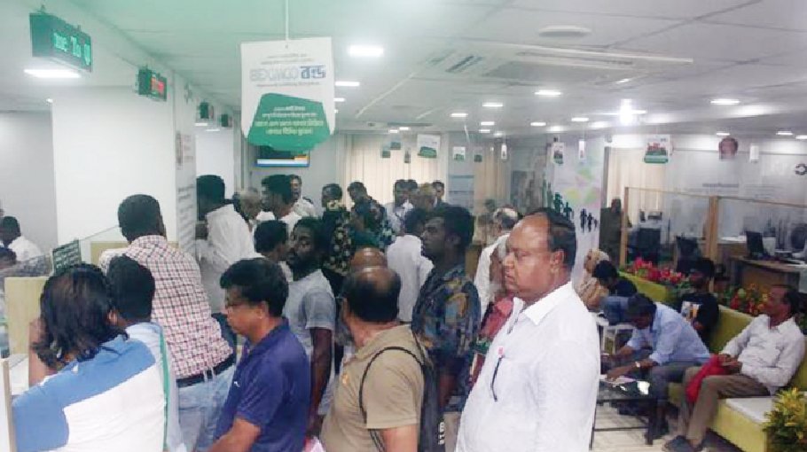 People throng offices, banks in Khulna
