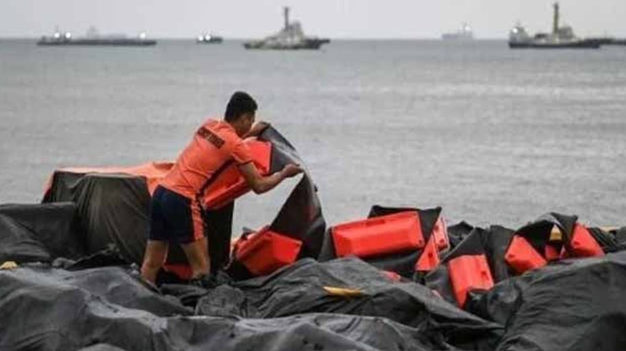 Philippines races to avoid  ‘environmental catastrophe’ from oil spill
