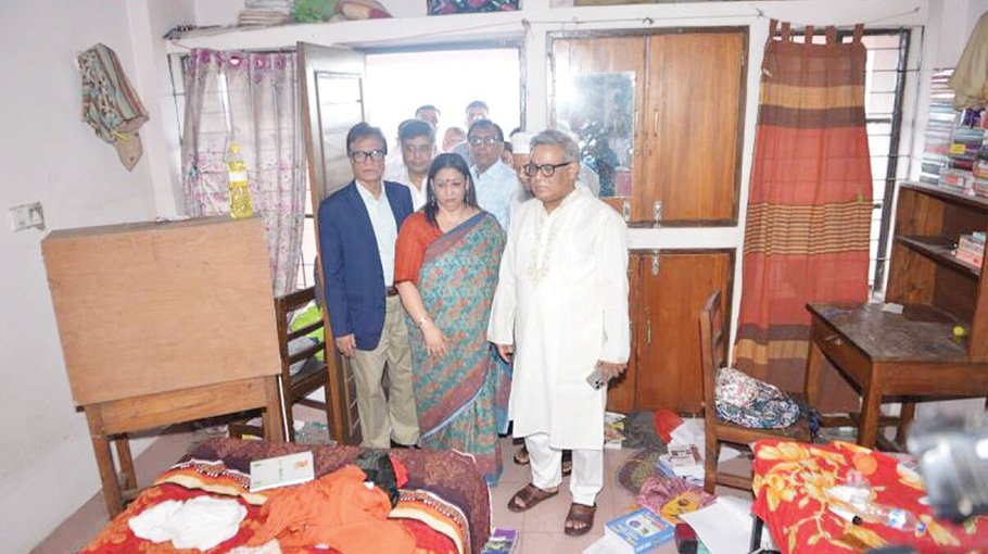 300 DU hall rooms vandalised 