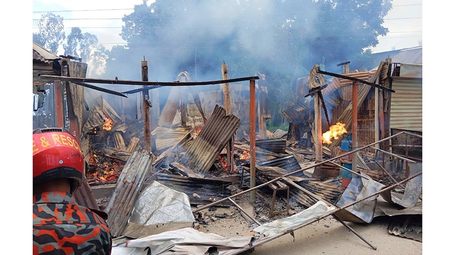 Seven shops burnt in Ulipur