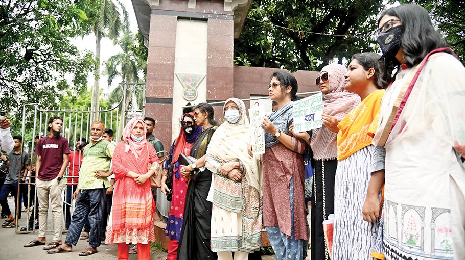 Police obstruct guardians’ protest march from DMCH