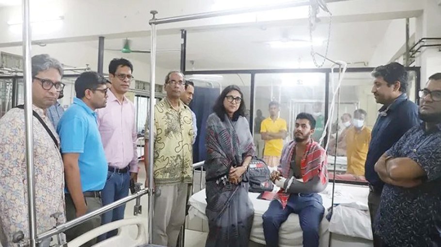 JnU VC visits injured student