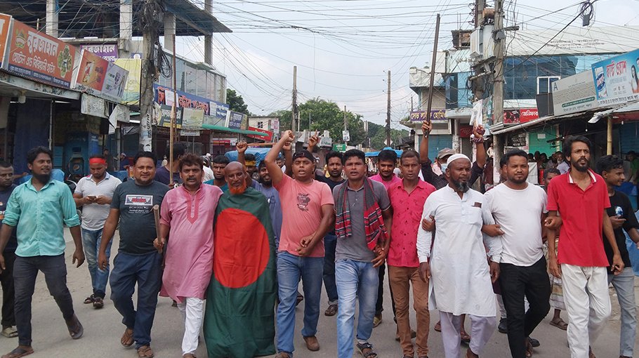People celebrate Hasina’s resignation in Panchagarh