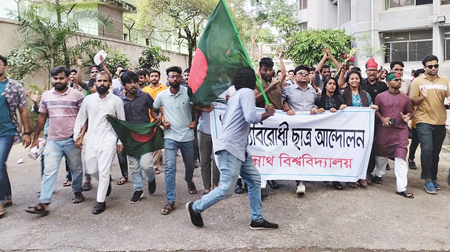 Victory procession held by anti-discrimination student movement at JnU