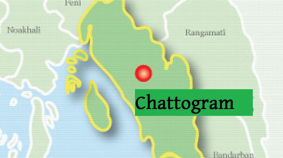 Jatiyatabadi Chikitasak Samaj provides financial help to injured protesters in Ctg