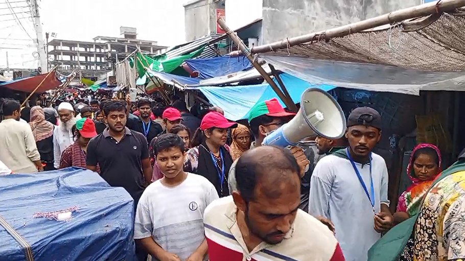Students monitor markets in Satkhira to control price