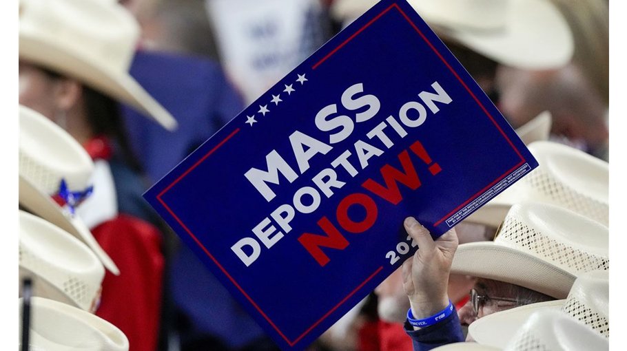 Trump puts mass deportations at his campaign 