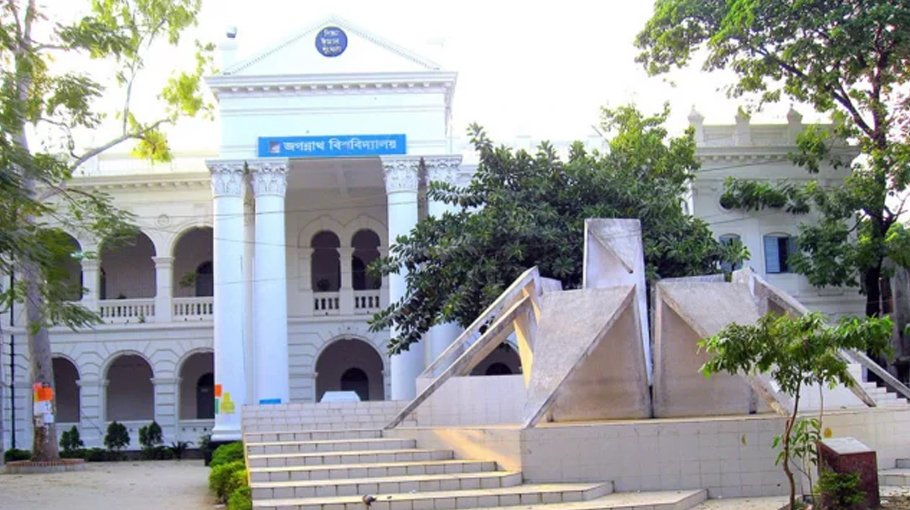 Students save JnU suspicious files from being stolen 