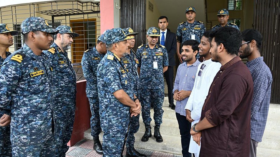 Navy chief monitors law and order situation in Hatia 