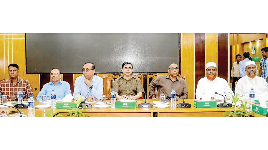 Parwar urges government officials to work as per law