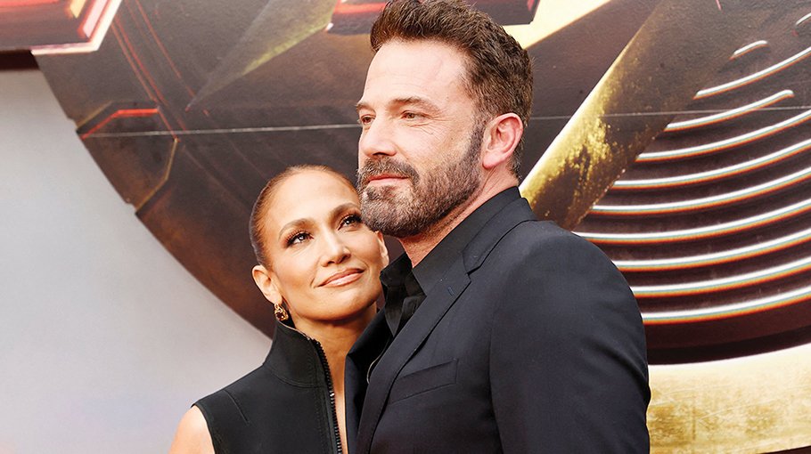 Jennifer Lopez files to divorce Ben Affleck