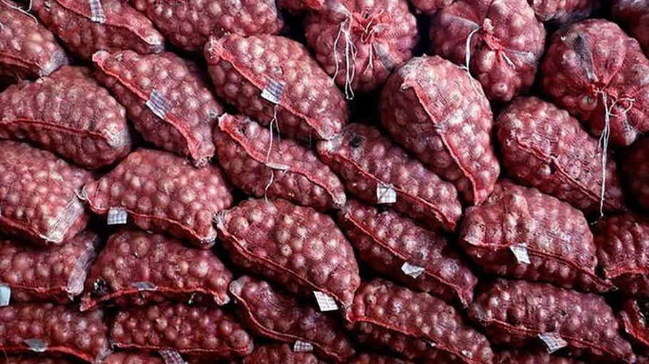 Khatunganj traders worried about storing onions 