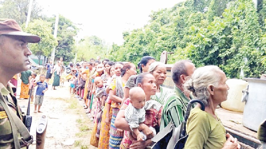 Army rescues 2,000   flood victims