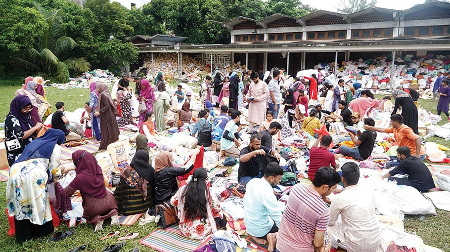 Nation unites to aid flood victims