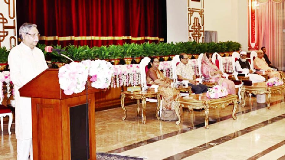 President urges countrymen to stand by flood-hit people