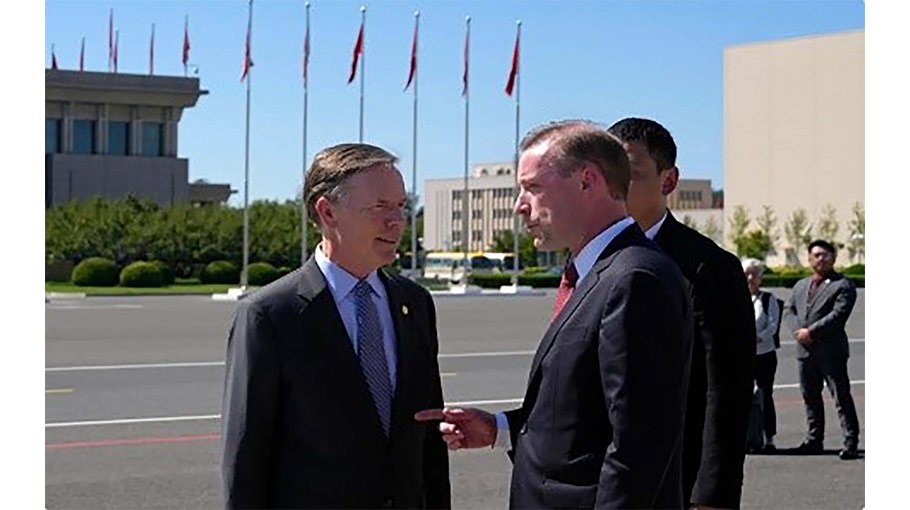 Top White House official in Beijing for talks with foreign minister