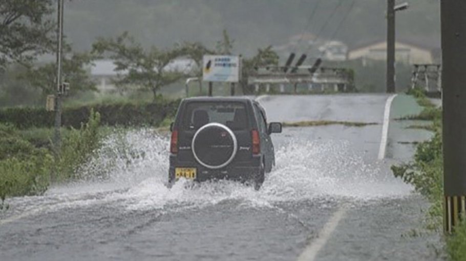 Typhoon Shanshan barrels up Japan as five reported dead